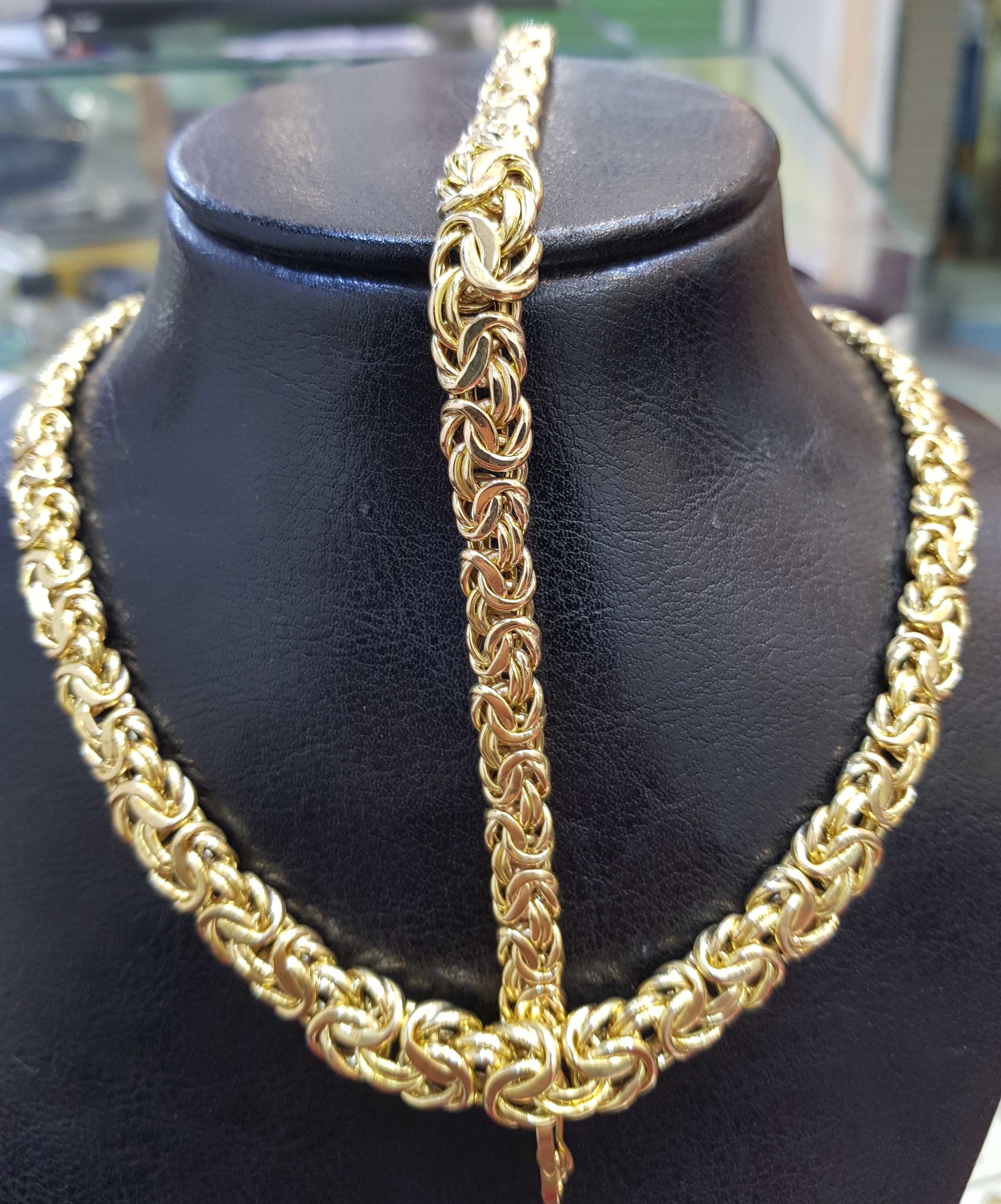 كولي أميركان باليد